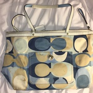 Coach medium signature tote multi color